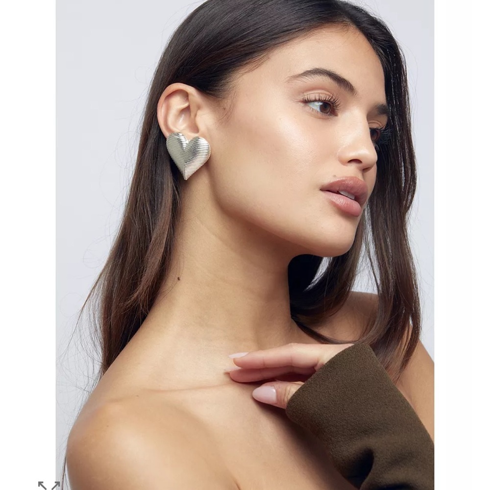 Heaven Mayhem
Real Love III Textured Heart Drop Earrings